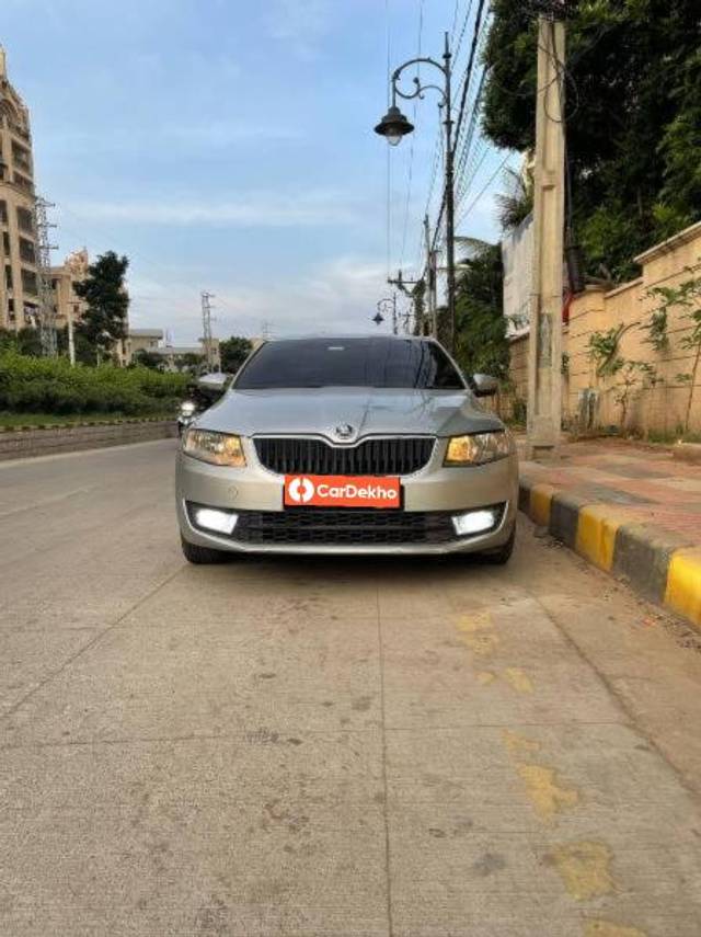 https://images10.gaadi.com/usedcar_image/3650417/original/processed_74a16f8e-6b66-48ad-8bc7-032aed4bdafd.jpg?imwidth=6400