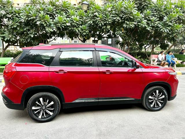 https://images10.gaadi.com/usedcar_image/3650481/original/processed_img2905002__used_car_2905002_1698847404.jpg?imwidth=6402
