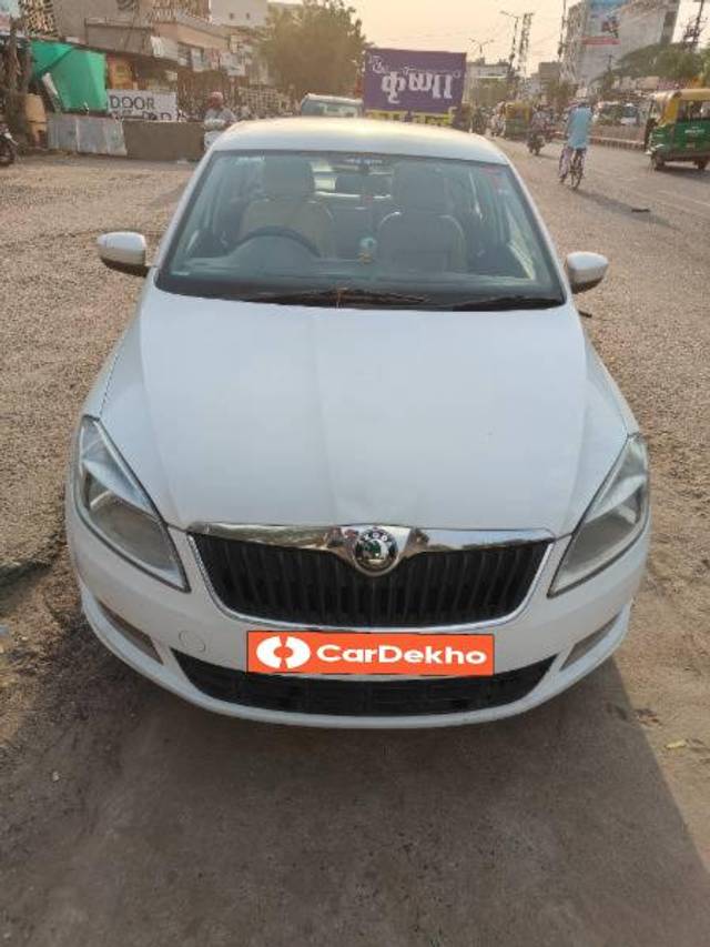 https://images10.gaadi.com/usedcar_image/3650577/original/processed_22e44726-b386-4a93-916c-dfe7aa8992d5.jpg?imwidth=6400