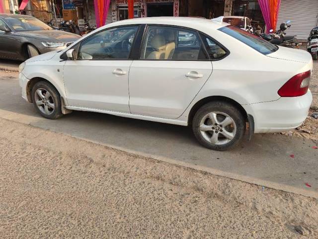 https://images10.gaadi.com/usedcar_image/3650577/original/processed_6d8cee91-1b82-42c2-9188-cbfa0de9544f.jpg?imwidth=6401