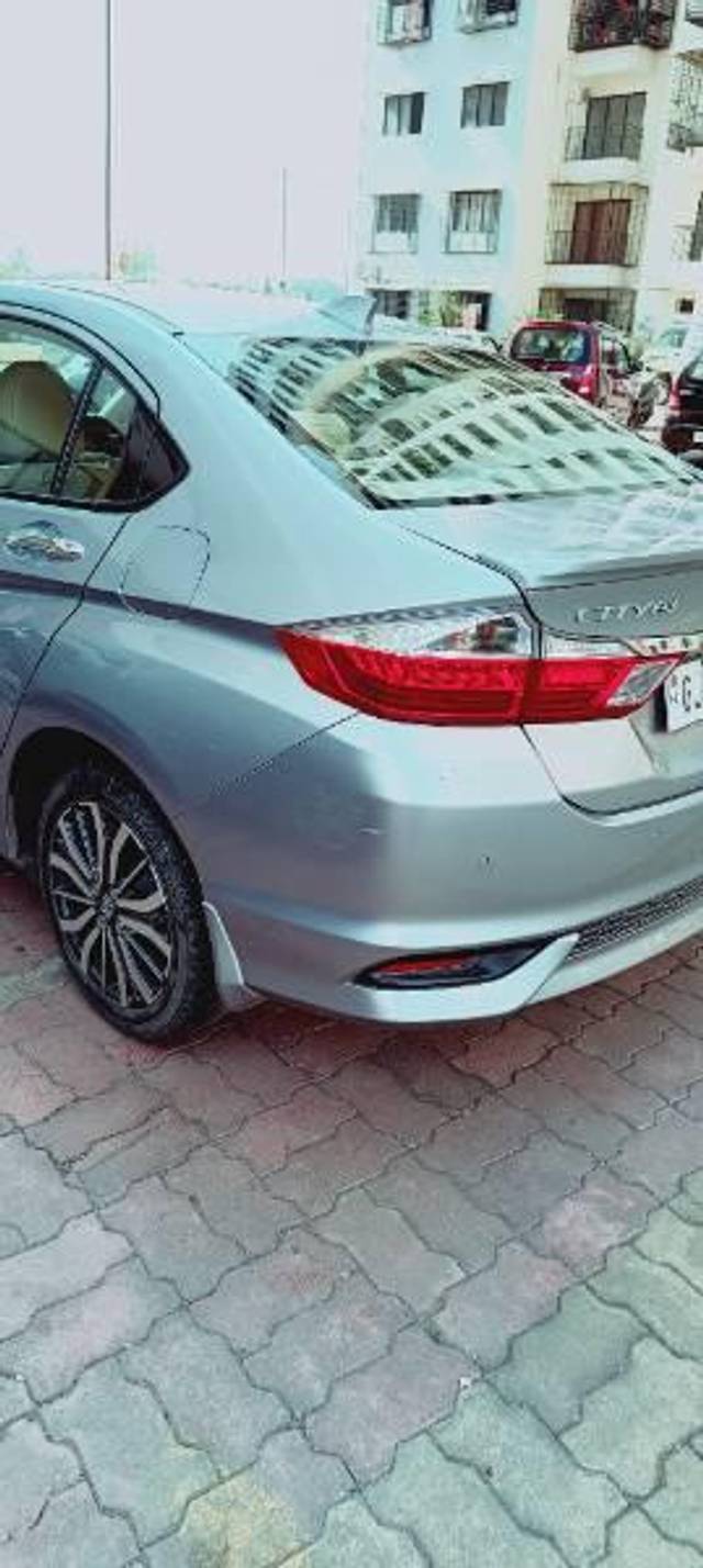https://images10.gaadi.com/usedcar_image/3651085/original/processed_98a6d385-4b90-4db1-912c-4e88c3af4709.jpg?imwidth=6401