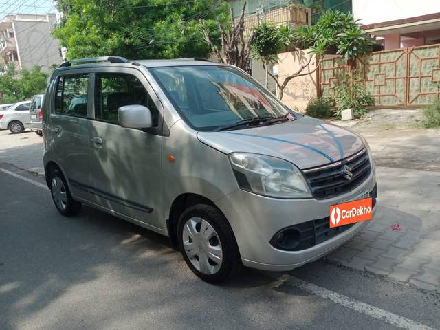 https://images10.gaadi.com/usedcar_image/3651152/original/processed_img2905176__usedcar_photo_2023_08_01_15_18_01_1_82441698906052_1698906092.jpg?imwidth=6400