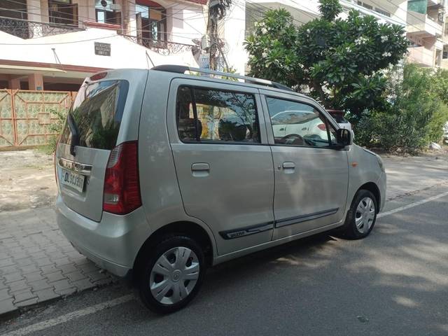 https://images10.gaadi.com/usedcar_image/3651152/original/processed_img2905176__usedcar_photo_2023_08_01_15_18_03_82441698906052_1698906092.jpg?imwidth=6402