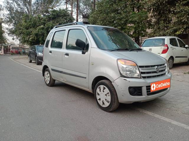 https://images10.gaadi.com/usedcar_image/3651270/original/processed_img2905276__usedcar_photo_2023_10_15_15_58_51_7_82441698906233_1698906698.jpg?imwidth=6400