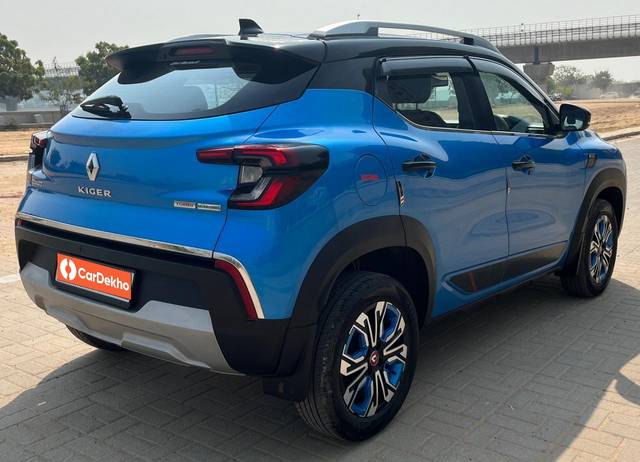 https://images10.gaadi.com/usedcar_image/3651304/original/processed_img2905295__usedcar_14_2905295_1698908322.jpg?imwidth=6402