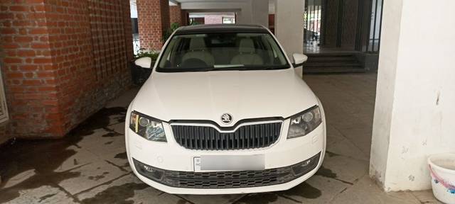 https://images10.gaadi.com/usedcar_image/3651719/original/26__VCC_1810015_94_1698301166.jpg?imwidth=6400