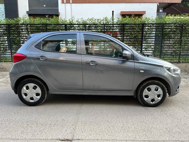 https://images10.gaadi.com/usedcar_image/3651725/original/img2905679__used_car_2905679_1698910301.jpg?imwidth=6401