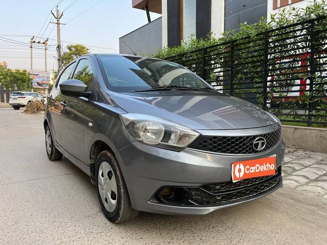 https://images10.gaadi.com/usedcar_image/3651725/original/processed_img2905679__used_car_2905679_1698910297.jpg?imwidth=6400