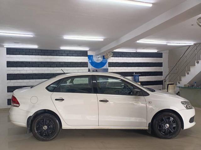 https://images10.gaadi.com/usedcar_image/3651731/original/processed_img2905681__used_car_2905681_1698910463.jpg?imwidth=6401
