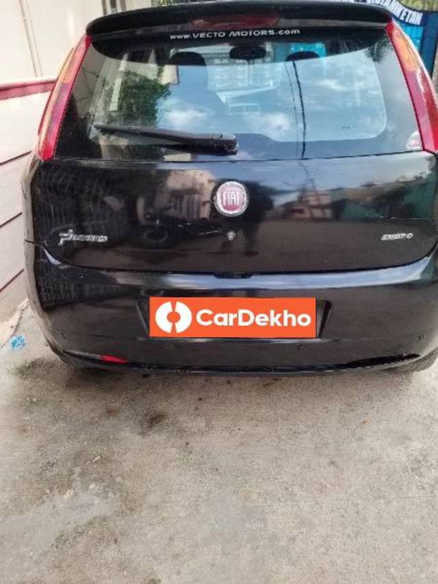 https://images10.gaadi.com/usedcar_image/3651759/original/processed_95f0366b-108e-4160-954f-24db7555190d.jpg?imwidth=6402