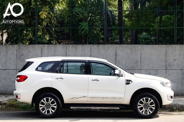 https://images10.gaadi.com/usedcar_image/3652280/original/processed_img2906169__used_car_2906169_1698914725.png?imwidth=6401