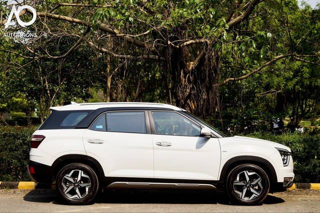 https://images10.gaadi.com/usedcar_image/3652288/original/processed_img2906175__used_car_2906175_1698915169.png?imwidth=6401