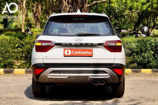https://images10.gaadi.com/usedcar_image/3652288/original/processed_img2906175__used_car_2906175_1698915171.png?imwidth=6402