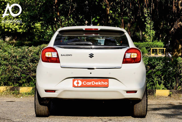 https://images10.gaadi.com/usedcar_image/3652324/original/processed_img2906198__used_car_2906198_1698916366.png?imwidth=6402