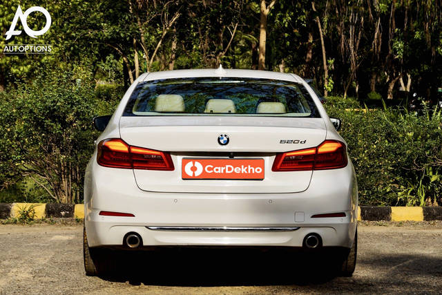 https://images10.gaadi.com/usedcar_image/3652338/original/processed_img2906204__used_car_2906204_1698916774.png?imwidth=6402