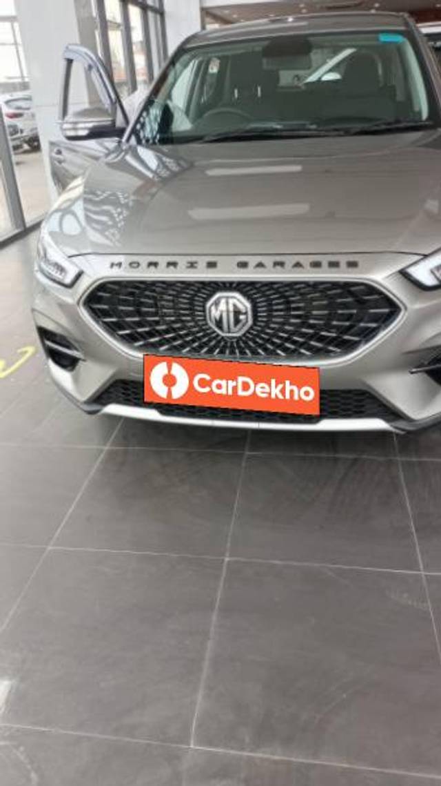 https://images10.gaadi.com/usedcar_image/3652393/original/processed_6e05162d-8101-4ce7-ad3f-9dc92f898cbc.jpg?imwidth=6401