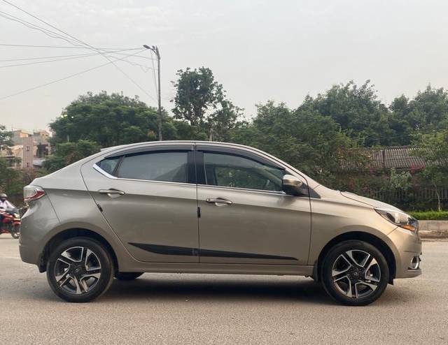 https://images10.gaadi.com/usedcar_image/3652533/original/img2906328__used_car_2906328_1698922347.jpg?imwidth=6401