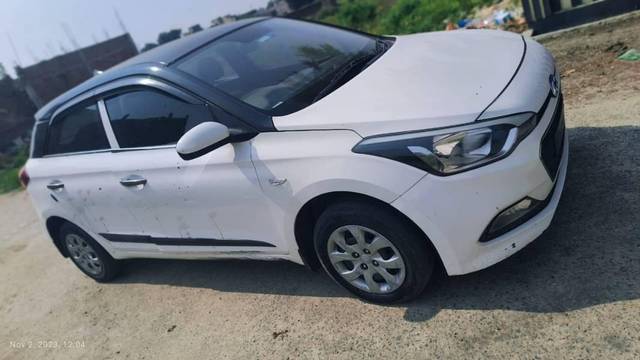 https://images10.gaadi.com/usedcar_image/3652547/original/processed_b60760ec-a042-462b-b1a7-5dbf41ccf2e6.jpg?imwidth=6400