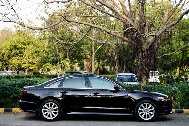 https://images10.gaadi.com/usedcar_image/3652587/original/processed_img2906355__used_car_2906355_1698924247.png?imwidth=6401