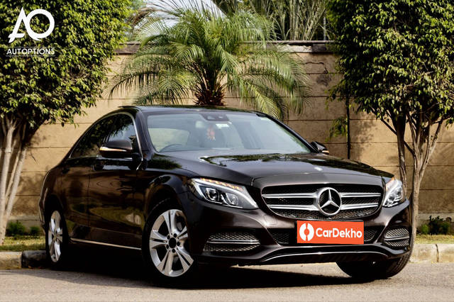 https://images10.gaadi.com/usedcar_image/3652592/original/processed_img2906356__used_car_2906356_1698924437.png?imwidth=6400