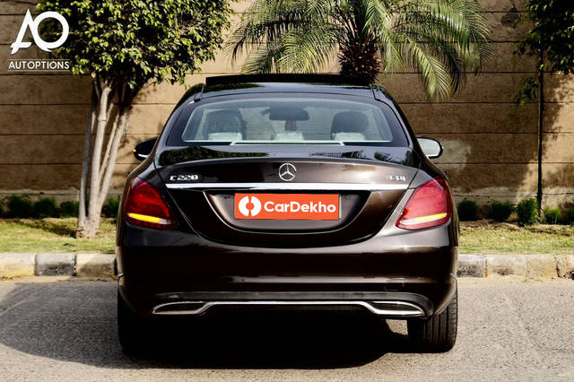 https://images10.gaadi.com/usedcar_image/3652592/original/processed_img2906356__used_car_2906356_1698924445.png?imwidth=6402