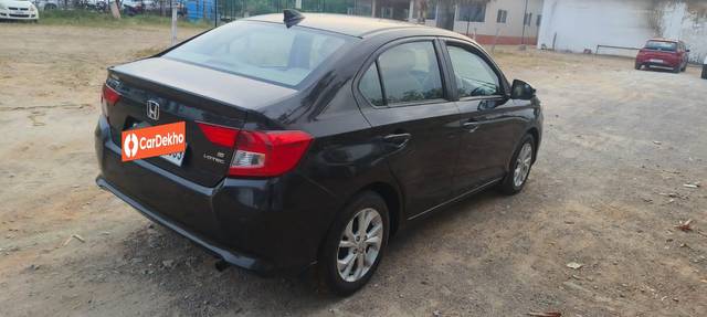 https://images10.gaadi.com/usedcar_image/3652671/original/processed_img2906407__used_car_2906407_1698926390.jpg?imwidth=6402