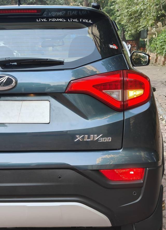 https://images10.gaadi.com/usedcar_image/3652682/original/processed_img2906416__used_car_2906416_1698926615.jpg?imwidth=6402