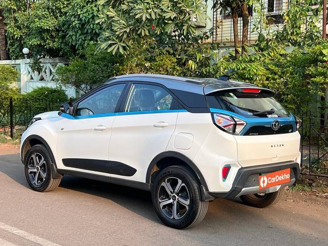 https://images10.gaadi.com/usedcar_image/3652689/original/processed_img2906421__used_car_2906421_1698926747.jpg?imwidth=6402