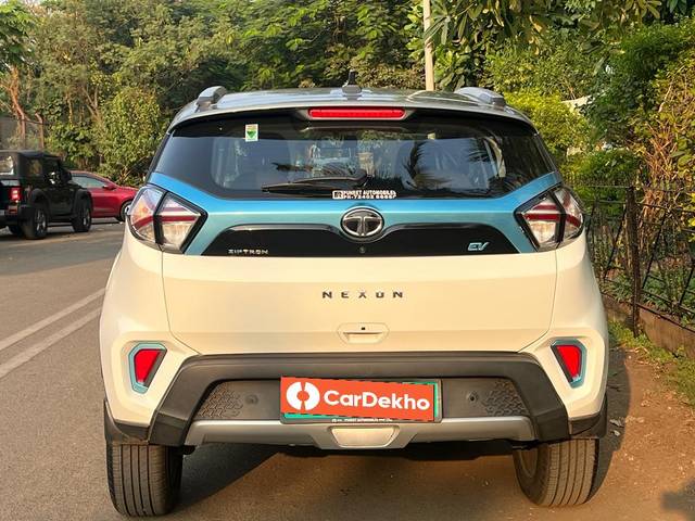 https://images10.gaadi.com/usedcar_image/3652689/original/processed_img2906421__used_car_2906421_1698926750.jpg?imwidth=6401