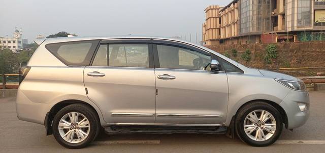 https://images10.gaadi.com/usedcar_image/3652755/original/processed_img2906461__used_car_2906461_1702472558.jpg?imwidth=6401