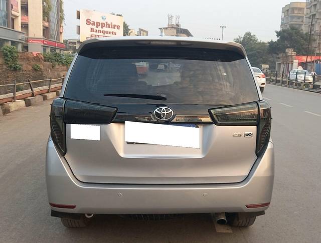 https://images10.gaadi.com/usedcar_image/3652755/original/processed_img2906461__used_car_2906461_1702472578.jpg?imwidth=6402