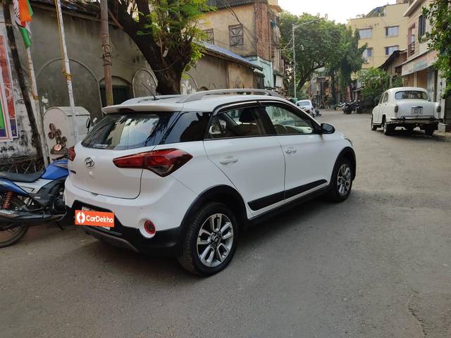 https://images10.gaadi.com/usedcar_image/3652849/original/processed_img2906516__used_car_2906516_1698932031.jpg?imwidth=6401