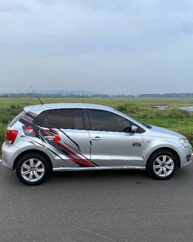 https://images10.gaadi.com/usedcar_image/3652873/original/processed_eb3806eb-86af-4ef9-b3ec-a8be5f797a9d.jpeg?imwidth=6401