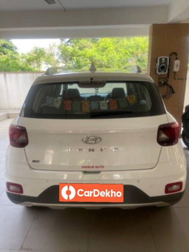 https://images10.gaadi.com/usedcar_image/3652961/original/processed_853c52f6-6fd8-4231-890d-15b5d14f77d1.jpeg?imwidth=6401