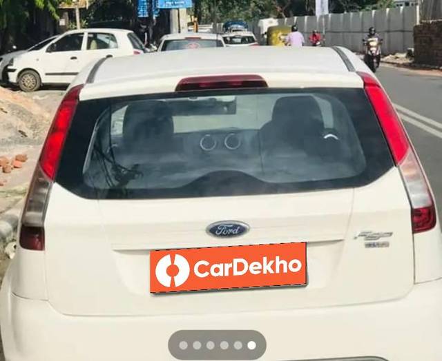 https://images10.gaadi.com/usedcar_image/3653009/original/processed_5706e37d-5b93-4209-93b6-68bf6f2a003f.jpg?imwidth=6402