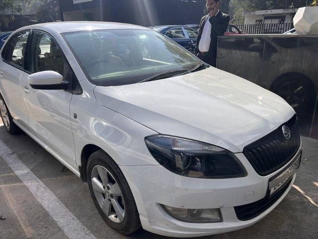 https://images10.gaadi.com/usedcar_image/3653320/original/processed_3be83f03-3161-47da-b822-0c2d024dbc7f.jpeg?imwidth=6400