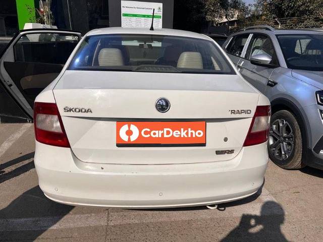 https://images10.gaadi.com/usedcar_image/3653320/original/processed_bcd48fb1-0be8-4981-b4c6-e30d04143cd3.jpeg?imwidth=6401