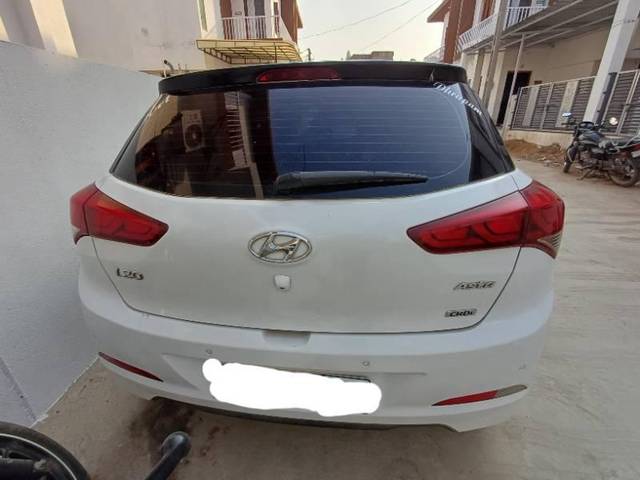 https://images10.gaadi.com/usedcar_image/3653339/original/processed_b25292ba-8d8d-4e10-a4f8-7e7f29e517e1.jpg?imwidth=6401