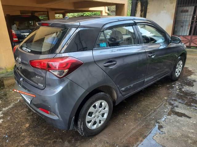 https://images10.gaadi.com/usedcar_image/3653372/original/processed_4f76d0f8-3616-4940-a1b8-0b671dc7afb0.jpg?imwidth=6401