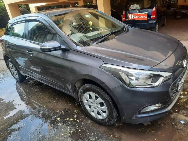 https://images10.gaadi.com/usedcar_image/3653372/original/processed_8168e7fc-df32-4090-8594-b8c5c906171c.jpg?imwidth=6400