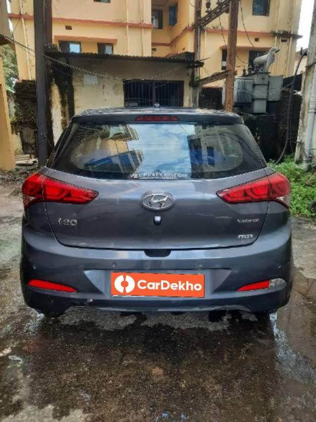 https://images10.gaadi.com/usedcar_image/3653372/original/processed_c8154308-5d7d-46b1-8b63-ad77618f84dd.jpg?imwidth=6402