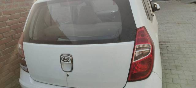 https://images10.gaadi.com/usedcar_image/3653443/original/processed_e98940fc-6833-45a0-8f41-b1ddcd0dea64.jpg?imwidth=6401