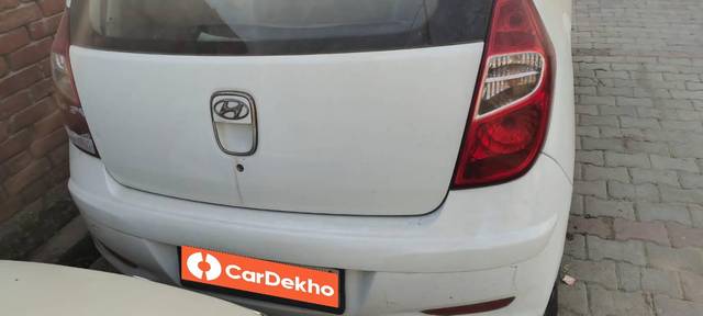 https://images10.gaadi.com/usedcar_image/3653443/original/processed_f1f6a34c-74b3-43b9-b5c1-de7503df70c3.jpg?imwidth=6402