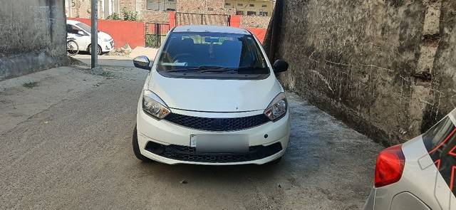 https://images10.gaadi.com/usedcar_image/3653454/original/27__VCC_1810394_94_1698381925.jpg?imwidth=6400