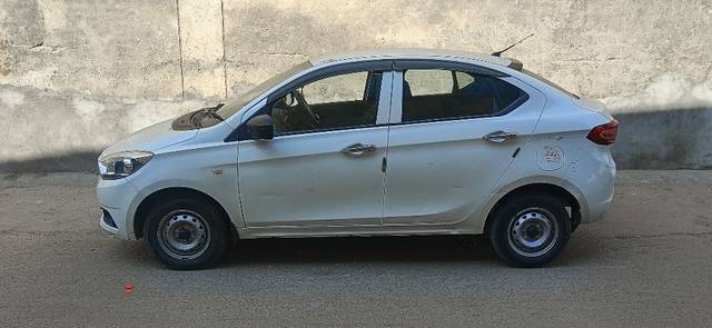 https://images10.gaadi.com/usedcar_image/3653454/original/27__VCC_IMG_1698380731281_1810394_95_1698380775.jpg?imwidth=6401