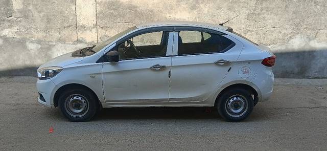 https://images10.gaadi.com/usedcar_image/3653454/original/27__VCC_IMG_1698380732359_1810394_95_1698380774.jpg?imwidth=6402