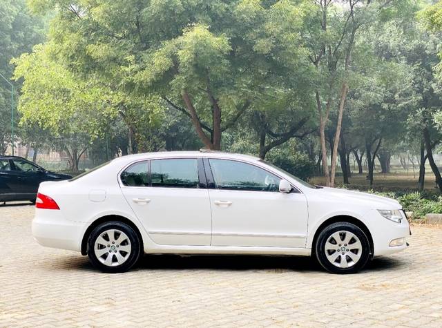 https://images10.gaadi.com/usedcar_image/3653515/original/img2906698__used_car_2906698_1698991605.jpg?imwidth=6401