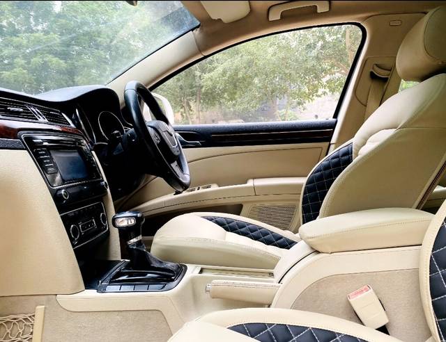 https://images10.gaadi.com/usedcar_image/3653515/original/img2906698__used_car_2906698_1698991606.jpg?imwidth=6402