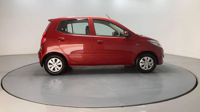 https://images10.gaadi.com/usedcar_image/3653569/original/processed_img2906727__usedcar_i3_276591698992642_1698992687.jpg?imwidth=6402