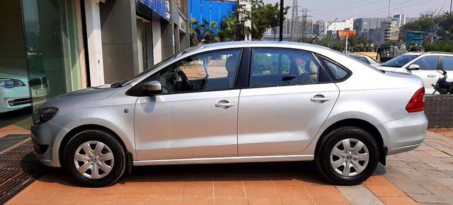 https://images10.gaadi.com/usedcar_image/3653591/original/processed_img2906737__used_car_2906737_1698993967.jpg?imwidth=6402